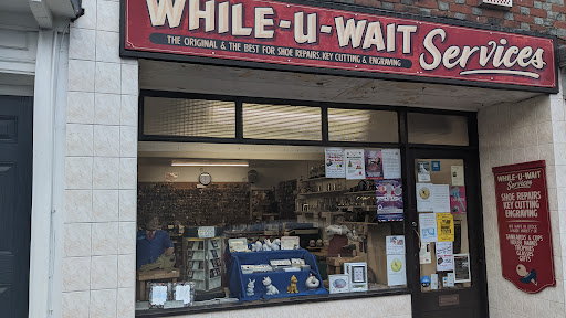 While U Wait Services - Visual