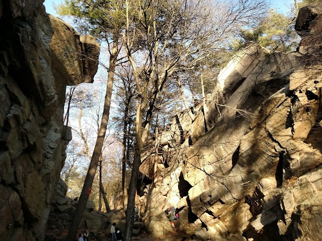 Purgatory Chasm State Park