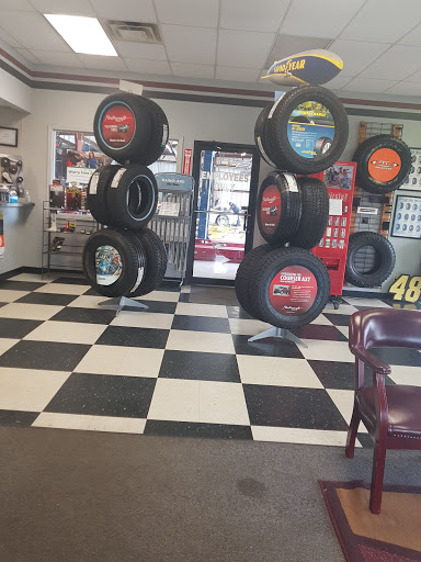 MACUIL AUTO - Tire & Service Center