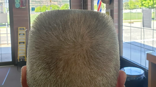Giants Head Barbershop Logo