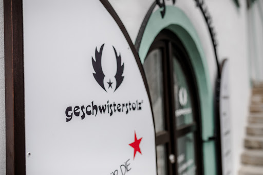 geschwisterstolz - STICK . TEXTILDRUCK . WERBETECHNIK Logo