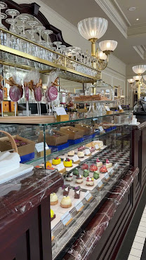 Café Bristol by null
