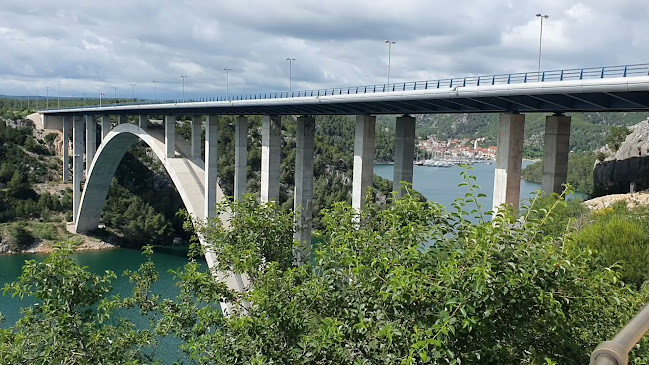 Recenzije Statua Gospa od Puta u Šibenik - Crkva