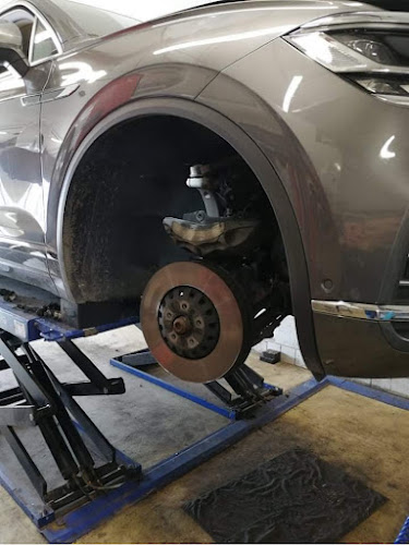 Val-Kár Szerviz 2020 Kft. - Autószerelő