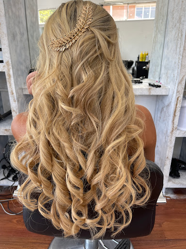 Village Avenue Hair#make upBOUZH