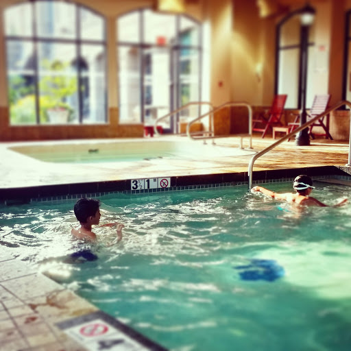 Holiday Inn & Suites North Vancouver - Thumbnail