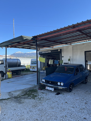 Genç oto kuaför