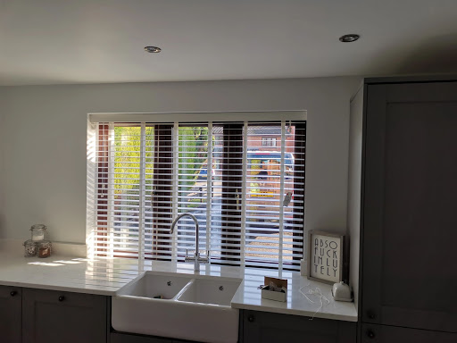 Janeys Blinds - Visual