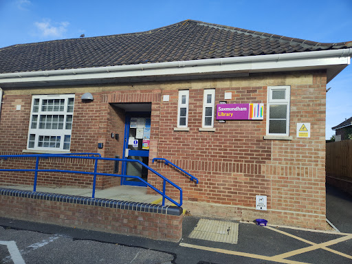 Saxmundham Library Logo