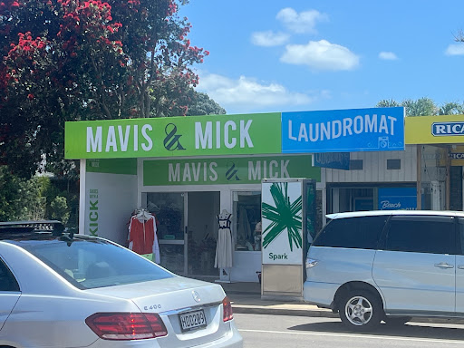 Mavis & Mick Waihi Beach