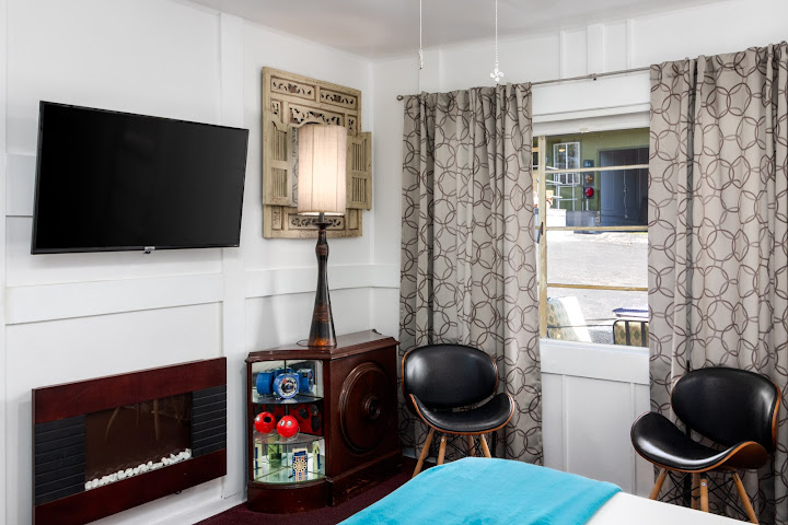 The Motor Lodge by null