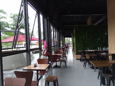 Photos of 76 Mile Food Court