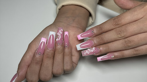 H&N Nails Bar in DATCHET