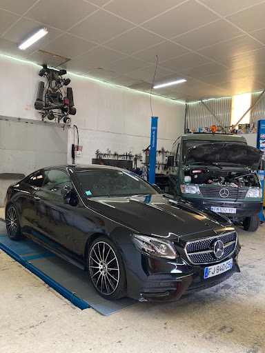 Seeder's Garage Gallery - France
