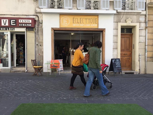 Eclectique / Coffee Shop + Cave à bières