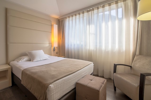 Mola Park Atiram Hotel