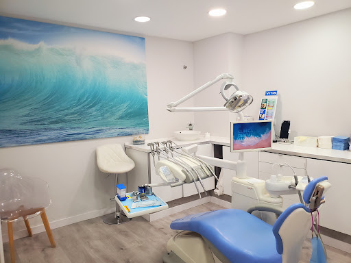Clínica Dental Dr. Almagro Castro