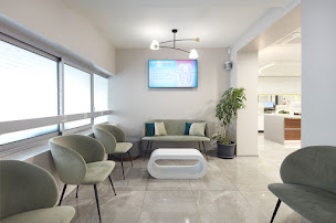 Photo n°8 de Dr Haïm RITTER, Orthodontie exclusive, Adultes, Enfants, Certifié Invisalign à Orléans (Service de blanchiment des dents)