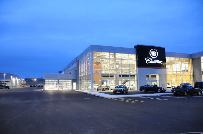 Le garage automobile de luxe Cadillac à Brossard.