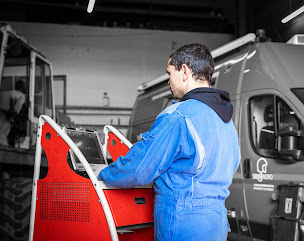 Photo n°4 de Solutech.VI - Douai Poids Lourds (Garage IVECO Douai) / La Carrosserie Industrielle Lemaire à Waziers (Garage automobile)