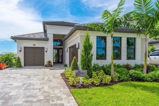 Flora Robertson, Real Estate Broker Associate - Thumbnail