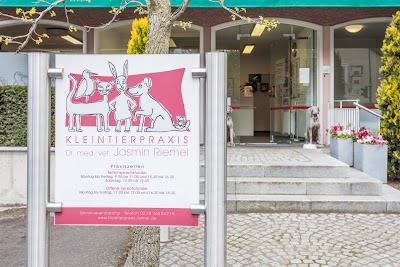 Photos of Tierarzt Dr. Jasmin Riemel Bonn