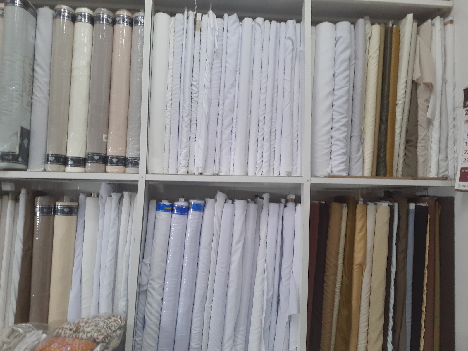 Abdul Majeed Tailors - صورة 2