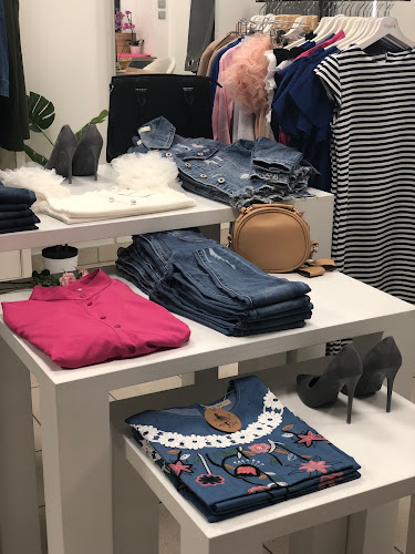 Debrecen, Sarki üzlet, Simonffy u. 4-6 1, 4025