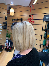 Photo n°12 de BEL'HAIR -salon De coiffure Cany-Barville à Cany-Barville (Salon de coiffure)