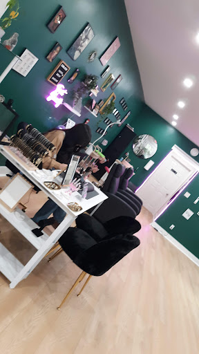 FEMMINITION - Cosmetic Lounge - Thumbnail