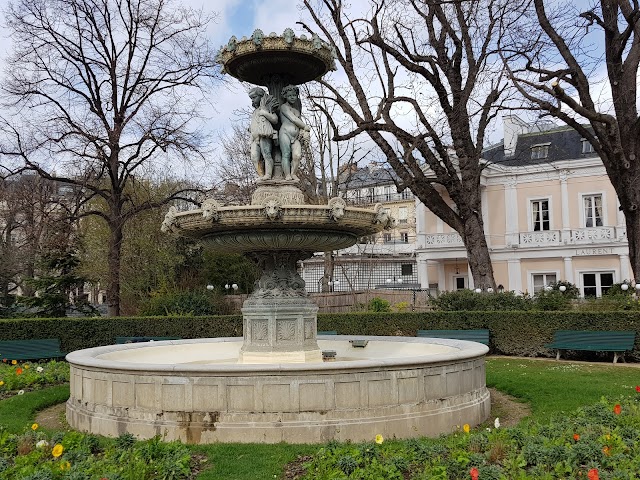 Square Marigny