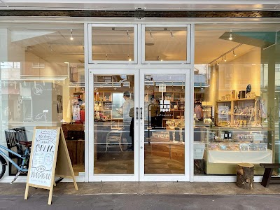 おみやげ・カフェ・図書館「しずおかのひみつ」- Gift.Cafe.Library