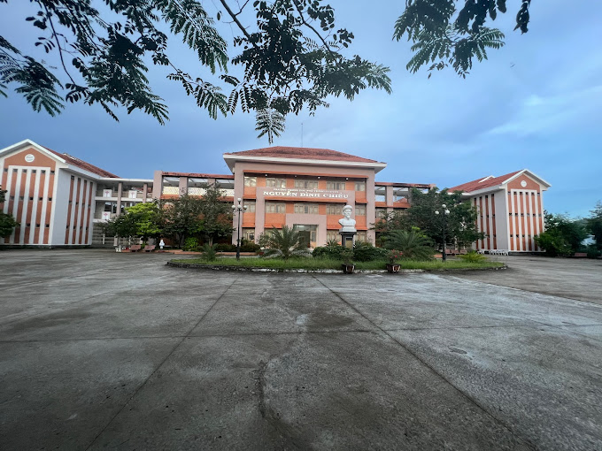 Trường THPT Chuyên Nguyễn Đình Chiểu