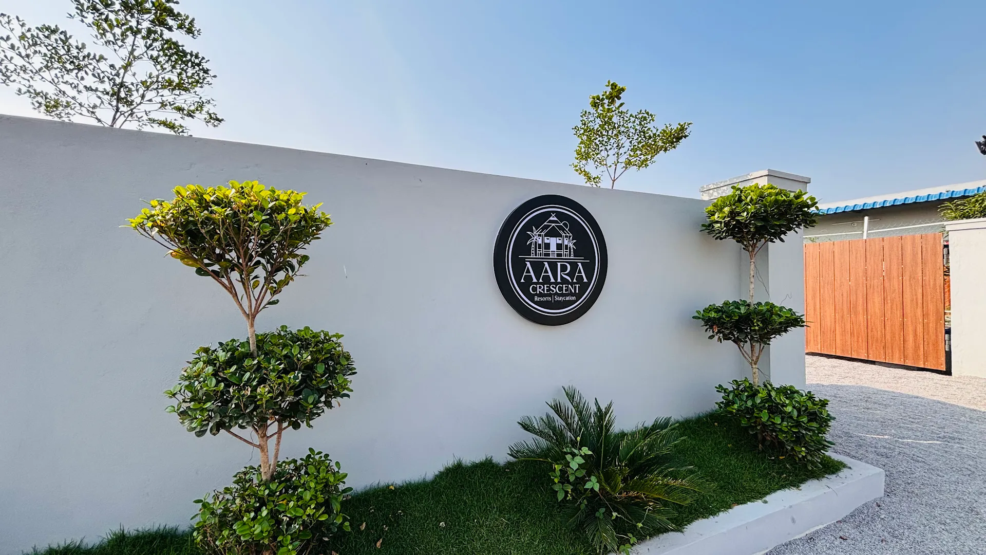 Aara Crescent