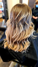 Photo n°16 de LE SALON -hairdresser- à Taninges (Salon de coiffure)