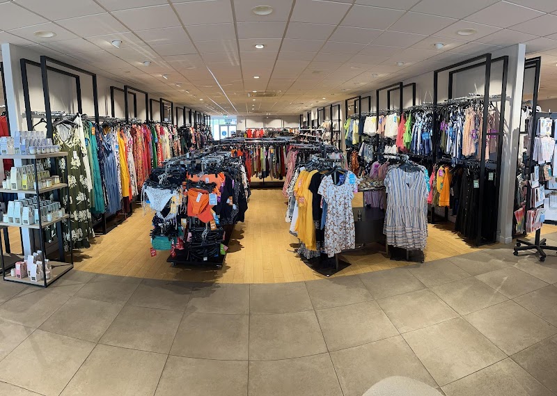 Next Outlet photo 2