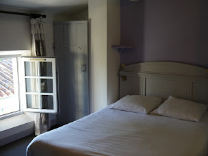 Photo n°8 de Les Chambres des Bujours à Saint-Georges-des-Coteaux (Chambre d'hôtes)