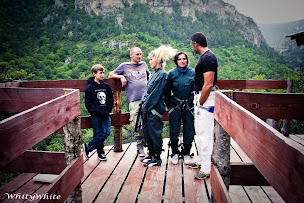 Photo n°18 de Elastic Natural bungee - Saut à l'élastique Le 107 à La Malène (Centre de sports d'aventure)