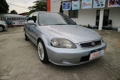car-dealer
