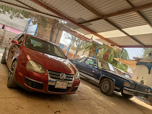 Taller automotriz Karluis Gallery - Mexico