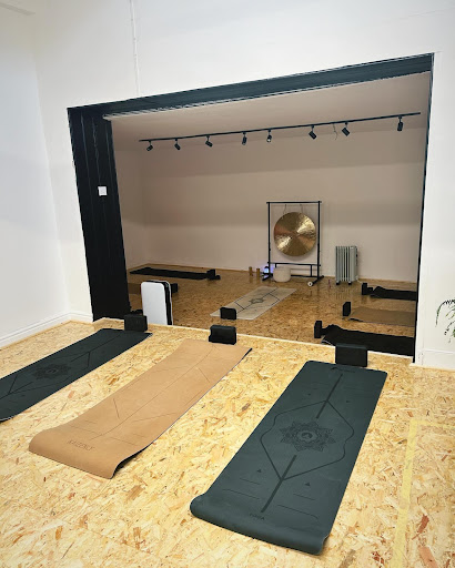 Studio Eight - Visual