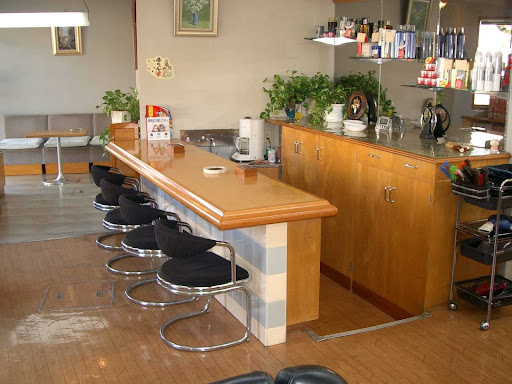 ヘアースタイリストサロン でりは