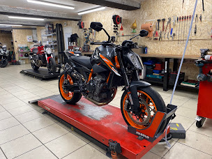 Photo n°8 de Moto Axxe Roanne - Alternative Moto à Mably (Magasin de pièces et d'accessoires pour motos)