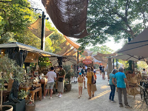 Photo n°16 de La Guinguette de Marius et la place du marché à La Barben (Restauration rapide)