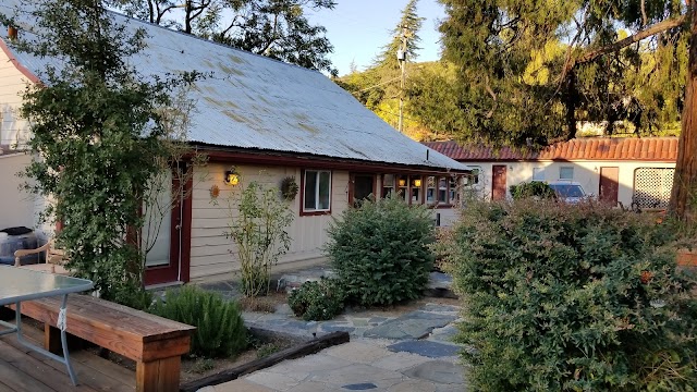 River Rock Inn & Deli Garden Cafe