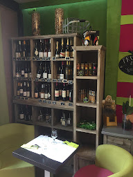 Photo n°25 de Hôtel Restaurant Le Parvis,Chartres à Chartres (Salon de thé)