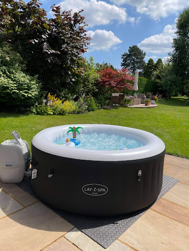 In The Tub - Hot Tub Hire & Repair