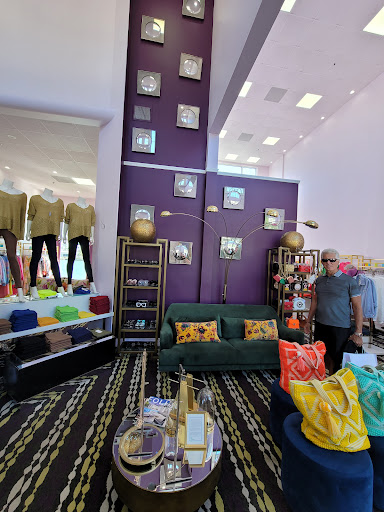 The B. Store - Visual