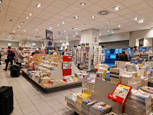 Schmitt & Hahn Buch und Presse im Hauptbahnhof Südseite Gallery - Germany