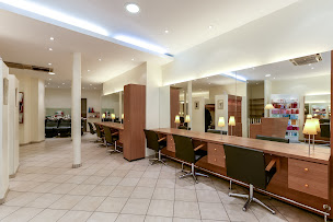 Photo n°9 de INITIAL à Paris (Salon de coiffure)